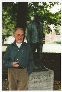 Bij het beeld van A. Roland Holst, Bergen 2002